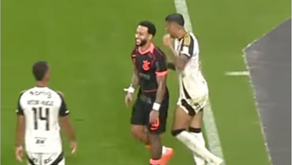 Zagueiro ex-Grêmio se envolve em 'treta' com Menphis Depay do Corinthians
