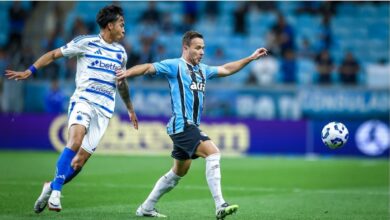 Arthur em partida entre Grêmio e Cruzeiro
