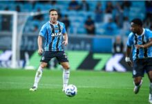Arthur volante do Grêmio, contra o Cruzeiro.