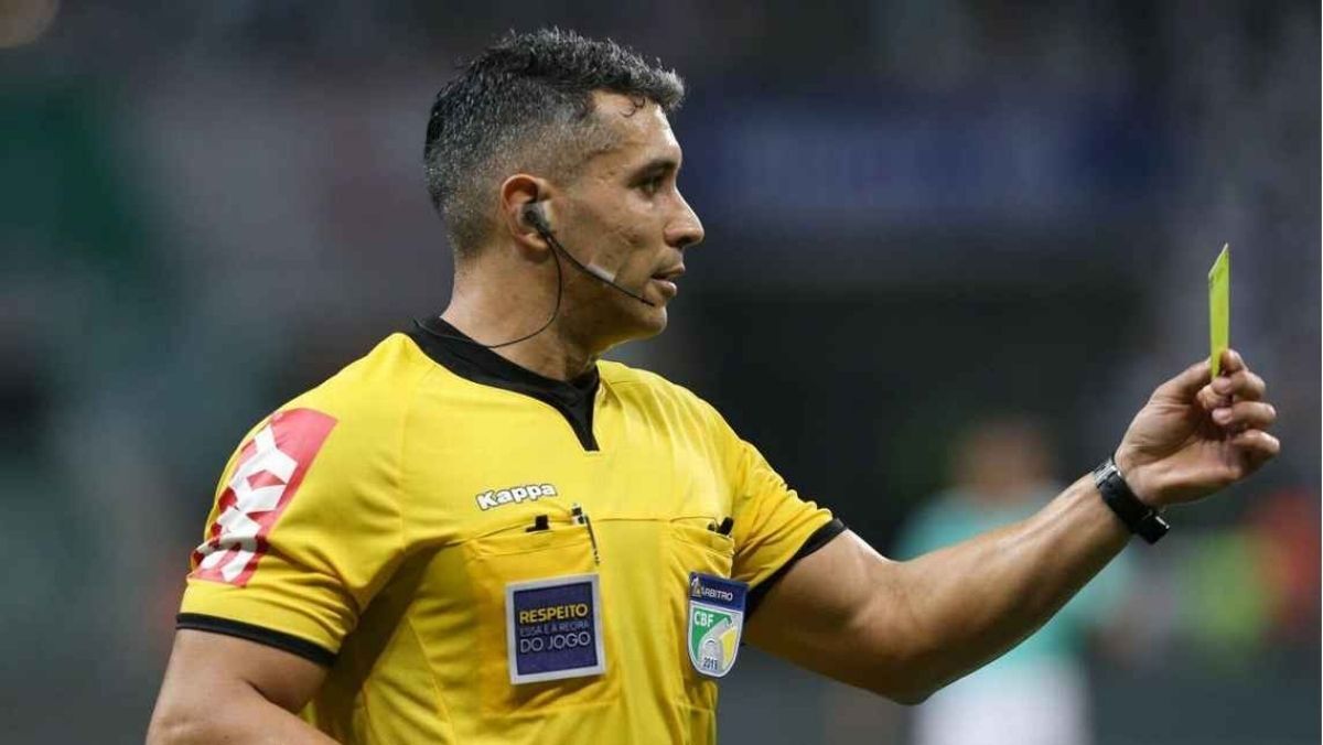 Árbitro escalado para Botafogo e Grêmio desmaia em jogo amador