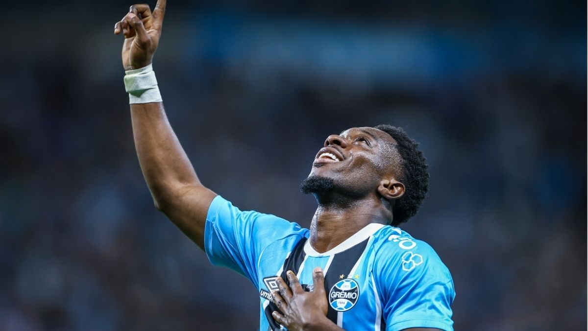 Bastidores: Grêmio divulga momento incrível entre Felipão e Amuzu