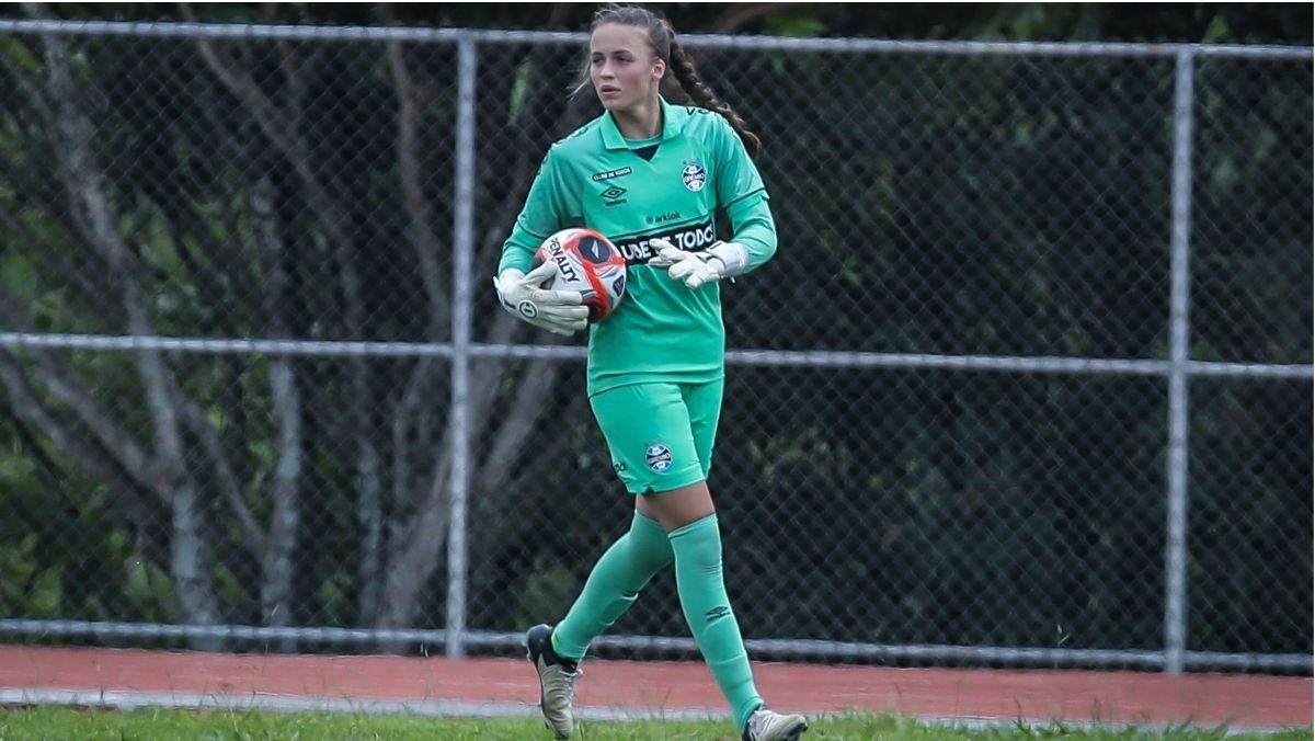 Goleira do Grêmio brilha e tricolor elimina o Santos da Copinha Feminina