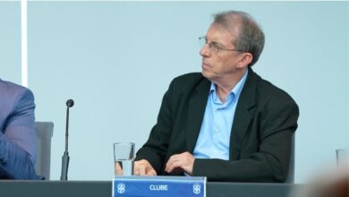 Presidente do Grêmio, Odorico Roman em reunião na CBF