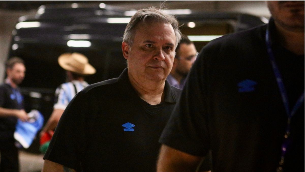 Vice do Grêmio confirma +2 saídas e abre o jogo sobre meia monitorado