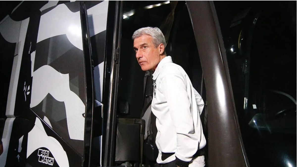 Saiba quando Luis Castro desembarca em Porto Alegre após fechar com o Grêmio