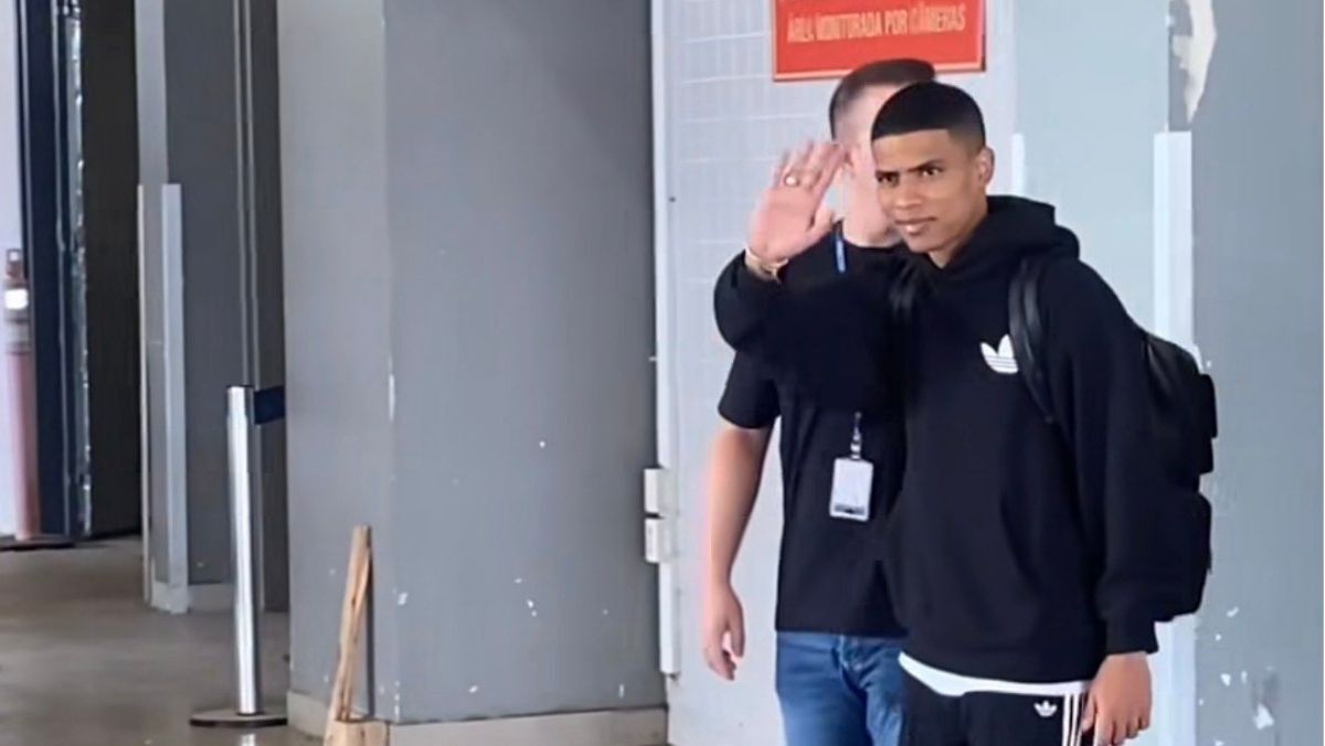 AEROGRÊMIO: José Enamorado desembarca em Porto Alegre para assinar com o Grêmio