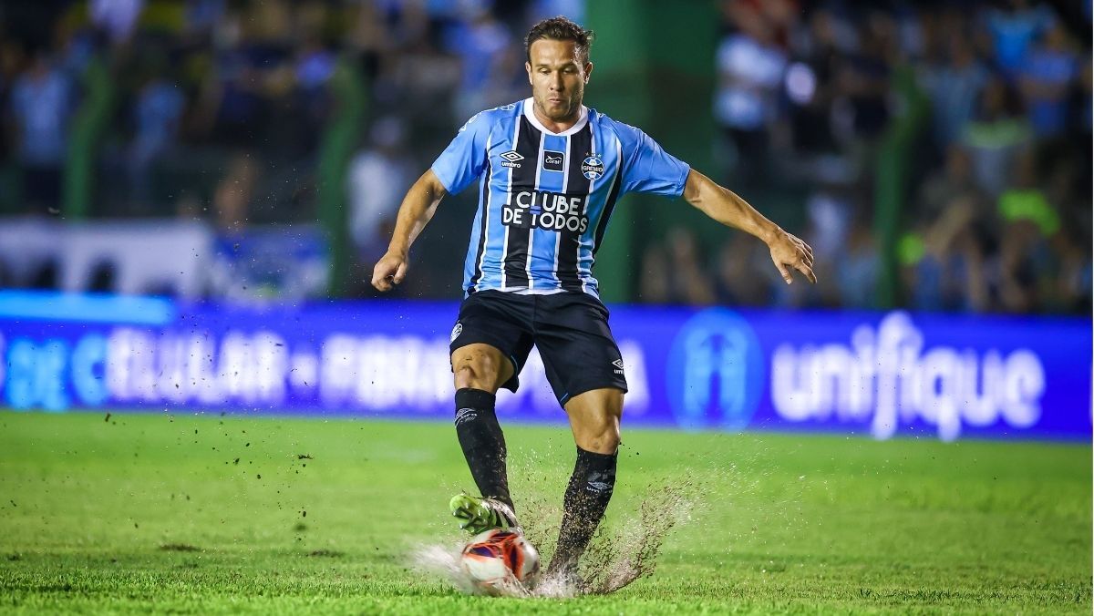 Arthur manda recado para jogador do Grêmio: 
