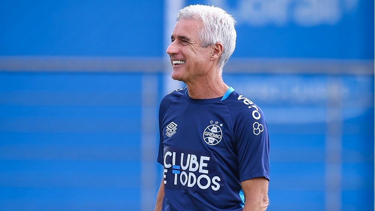 Luís Castro monta estratégia 'jogo a jogo' para início de temporada do Grêmio