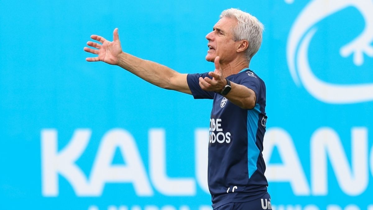 Luís Castro planeja 'novo Grêmio' contra o São José no Gauchão