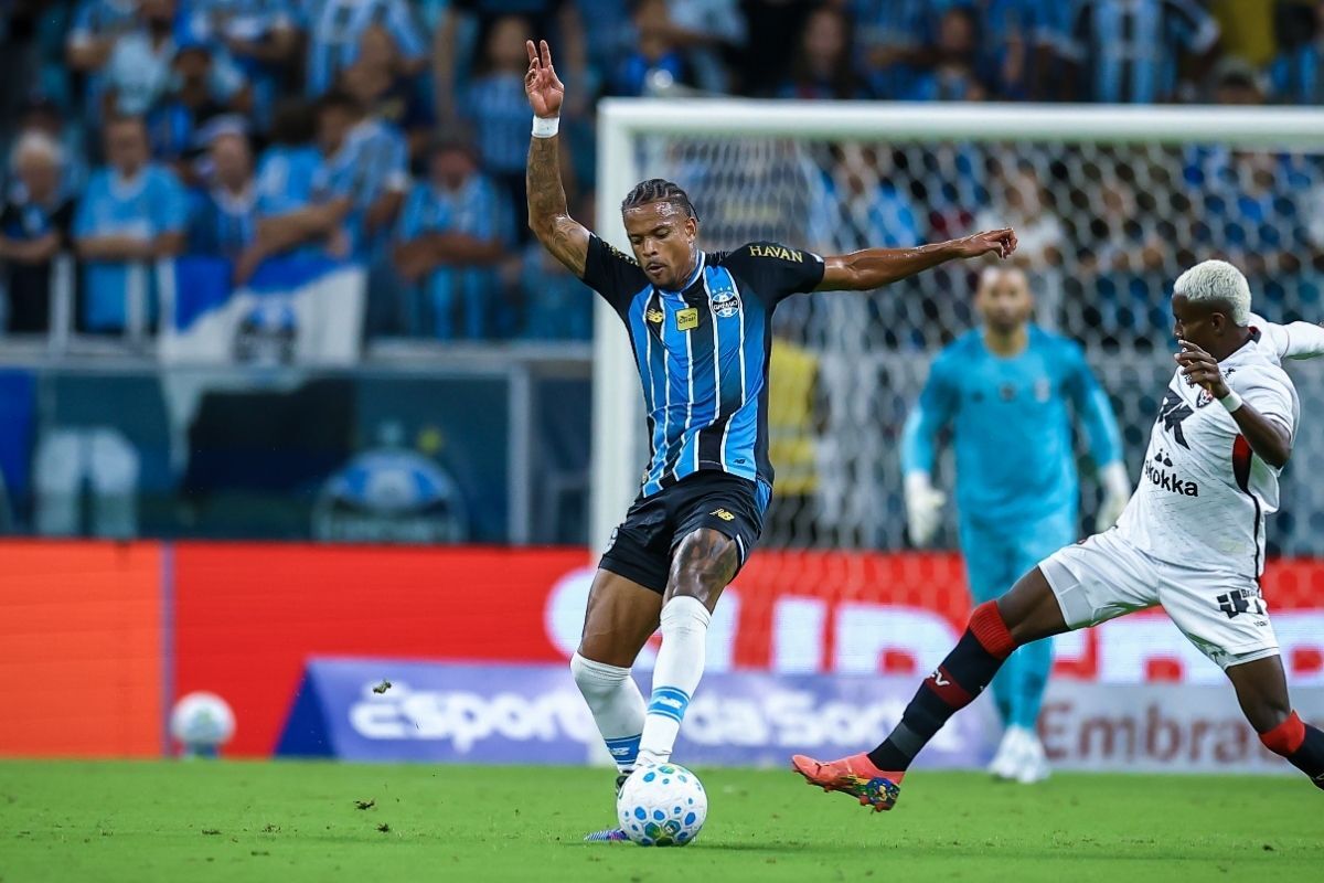 Caio Paulista lateral do Grêmio