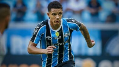 Zagueiro Viery no jogo do Grêmio Gre-Nal