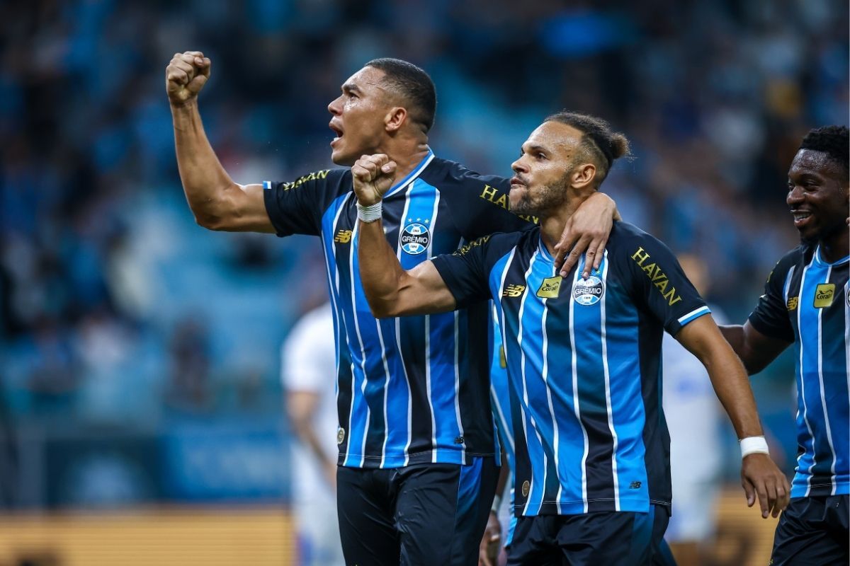 Carlos Vinicius e Braithwaite, atacantes do Grêmio 