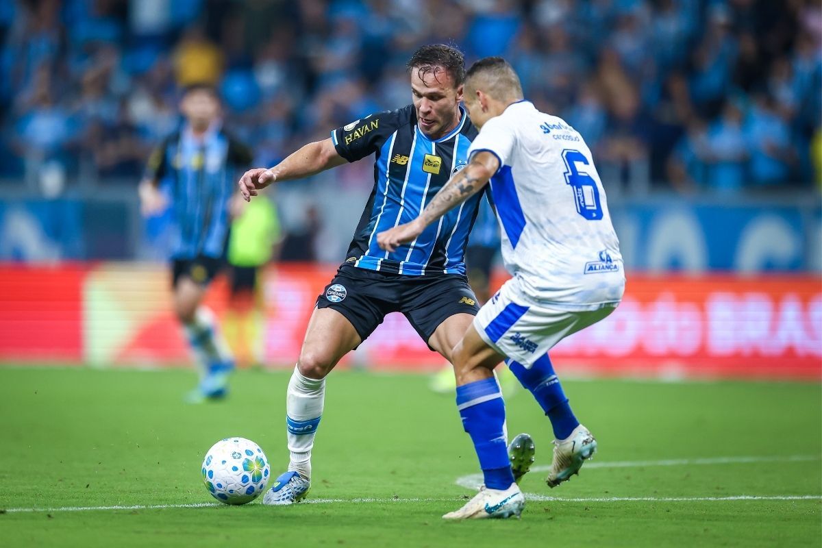 Arthur assume responsabilidade e banca Luís Castro após vitória do Grêmio - Portal do Gremista