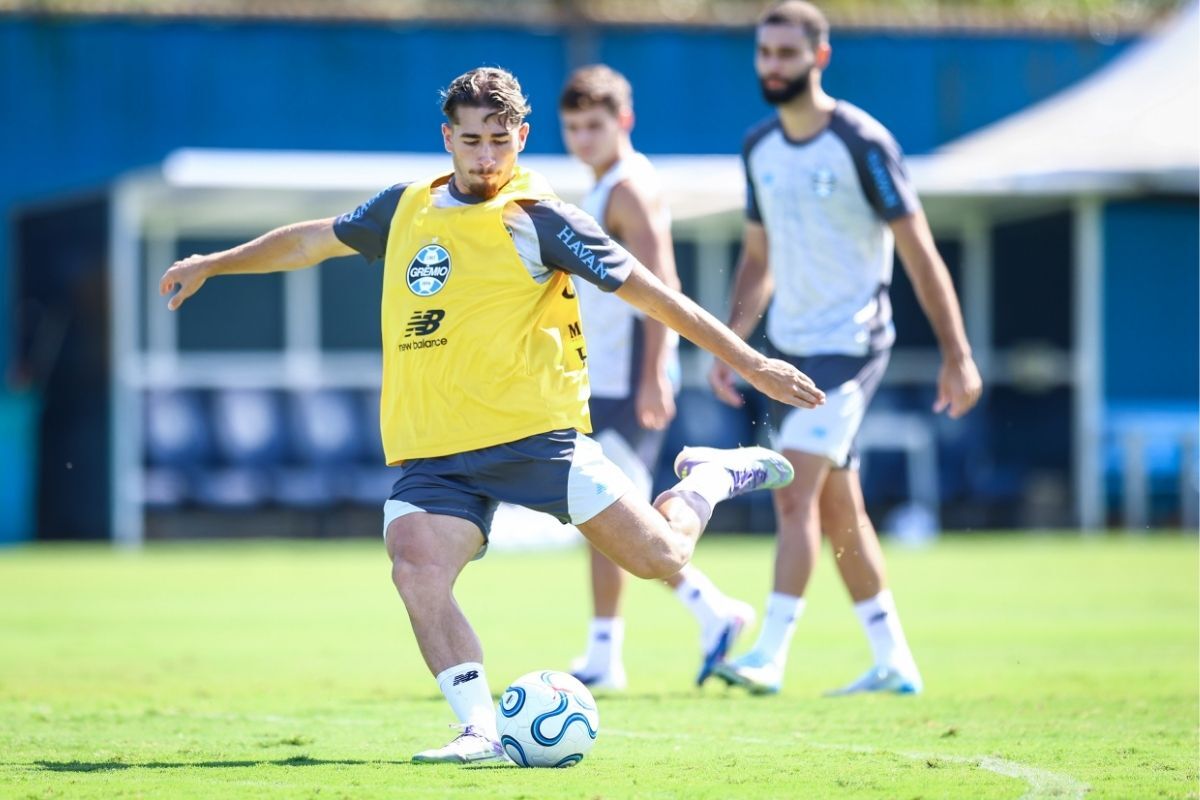 Grêmio atualiza situação de Pedro Gabriel após Gre-Nal e define condição do lateral