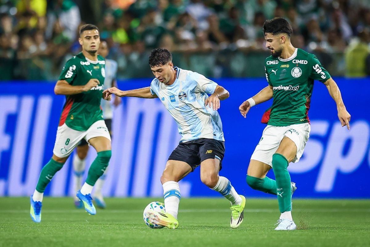 Grêmio chega a 8 jogos sem vencer fora após nova derrota e pressão aumenta no Brasileirão
