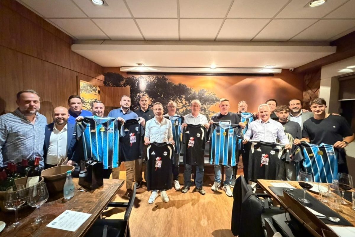Grêmio recebe dirigentes do Deportivo Riestra e reforça laços antes de jogo na Arena