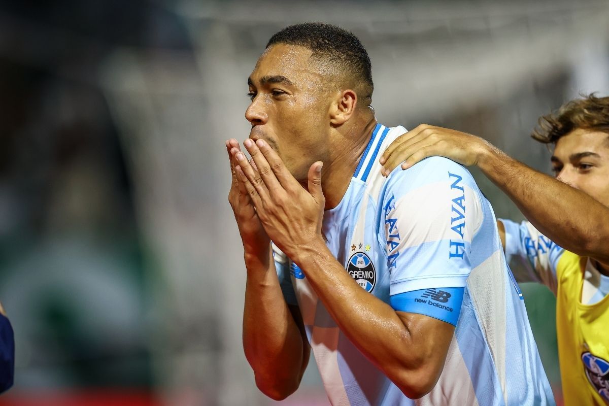 Grêmio tem Carlos Vinícius citado para Seleção e debate ganha repercussão