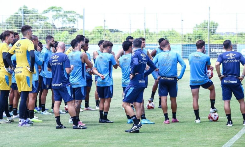 Elenco do gremio em reunião