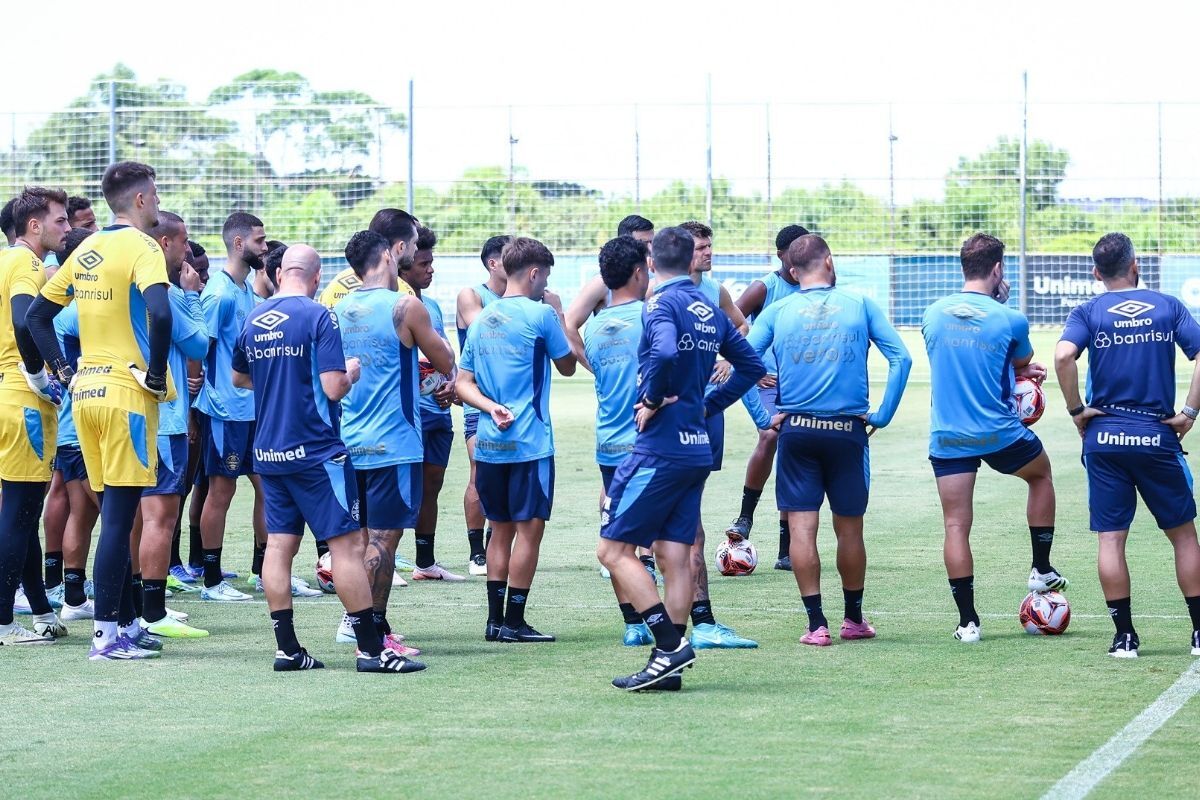 Grêmio toma decisão sobre Luís Castro, reúne jogadores e admite falhas antes do Gre-Nal 452
