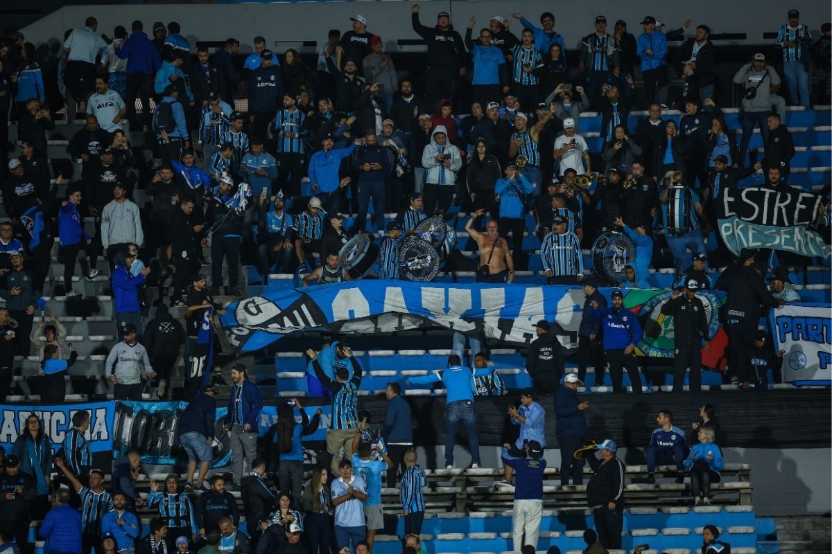 Grêmio vê pressão crescer, torcida protesta e aponta principal culpado