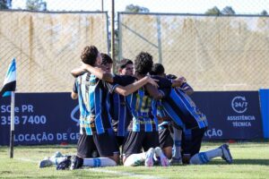Grêmio é goleado pelo Fluminense e segue próximo da zona de rebaixamento
