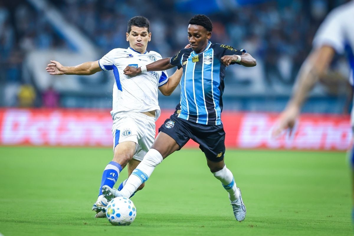 O jovem que está pedindo passagem na equipe titular do Grêmio - Portal do Gremista