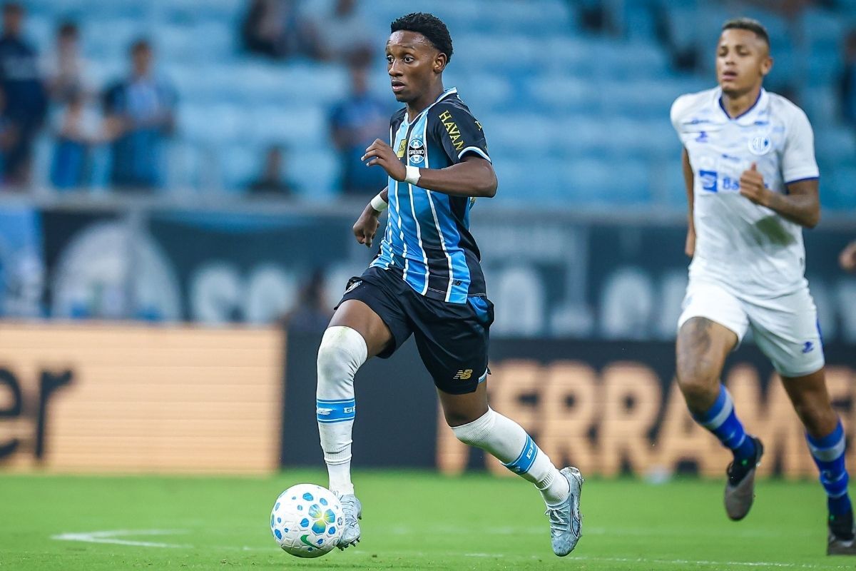 Gabriel Mec atacante do Grêmio na partida contra o Confiança, pela Copa do Brasil