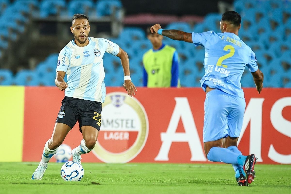 Após derrota do Grêmio, Braithwaite mantém confiança e mira vitória no clássico: 