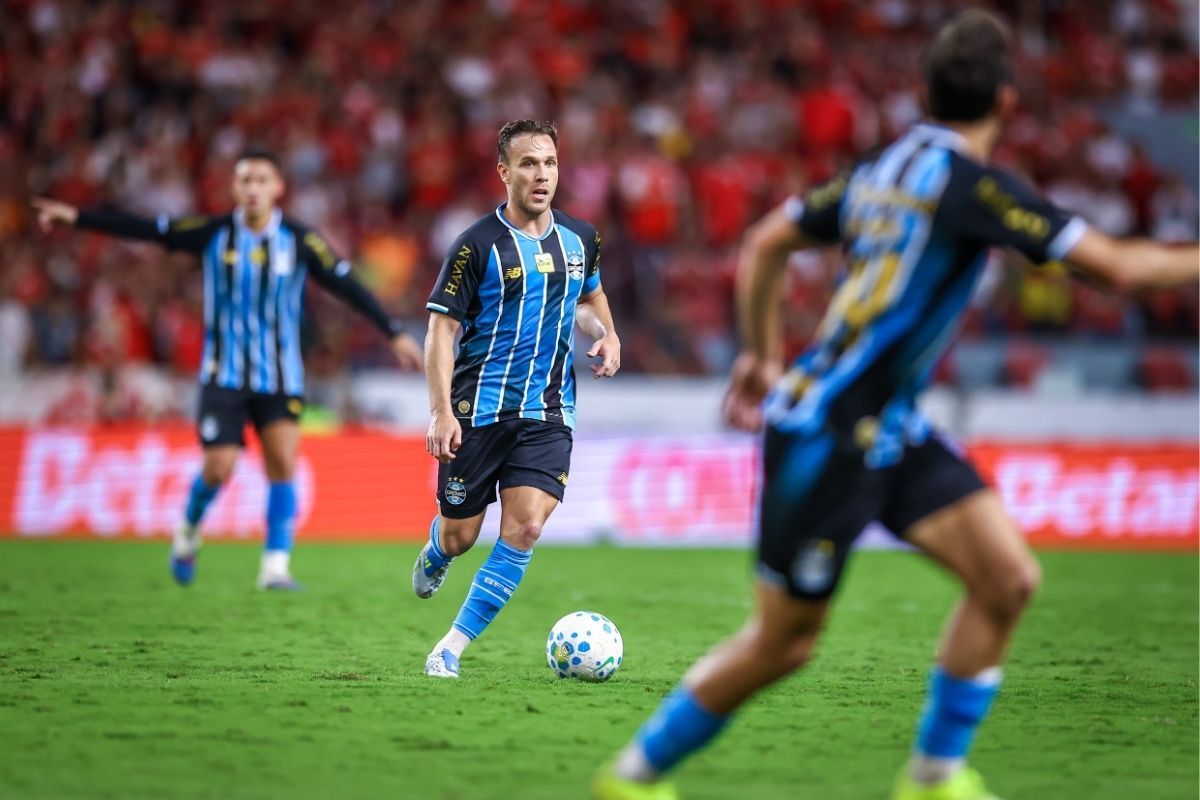 O lance da arbitragem que irritou Arthur no Gre-Nal 452