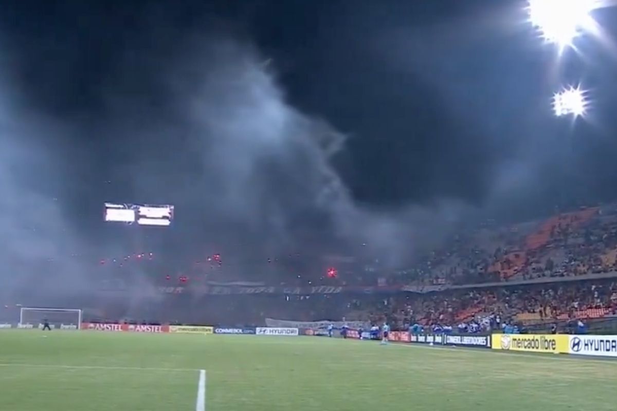 Flamengo, Independiente Medellín, Sul-Americana, Conmebol, confusão no estádio, torcida colombiana, jogo cancelado, futebol sul-americano