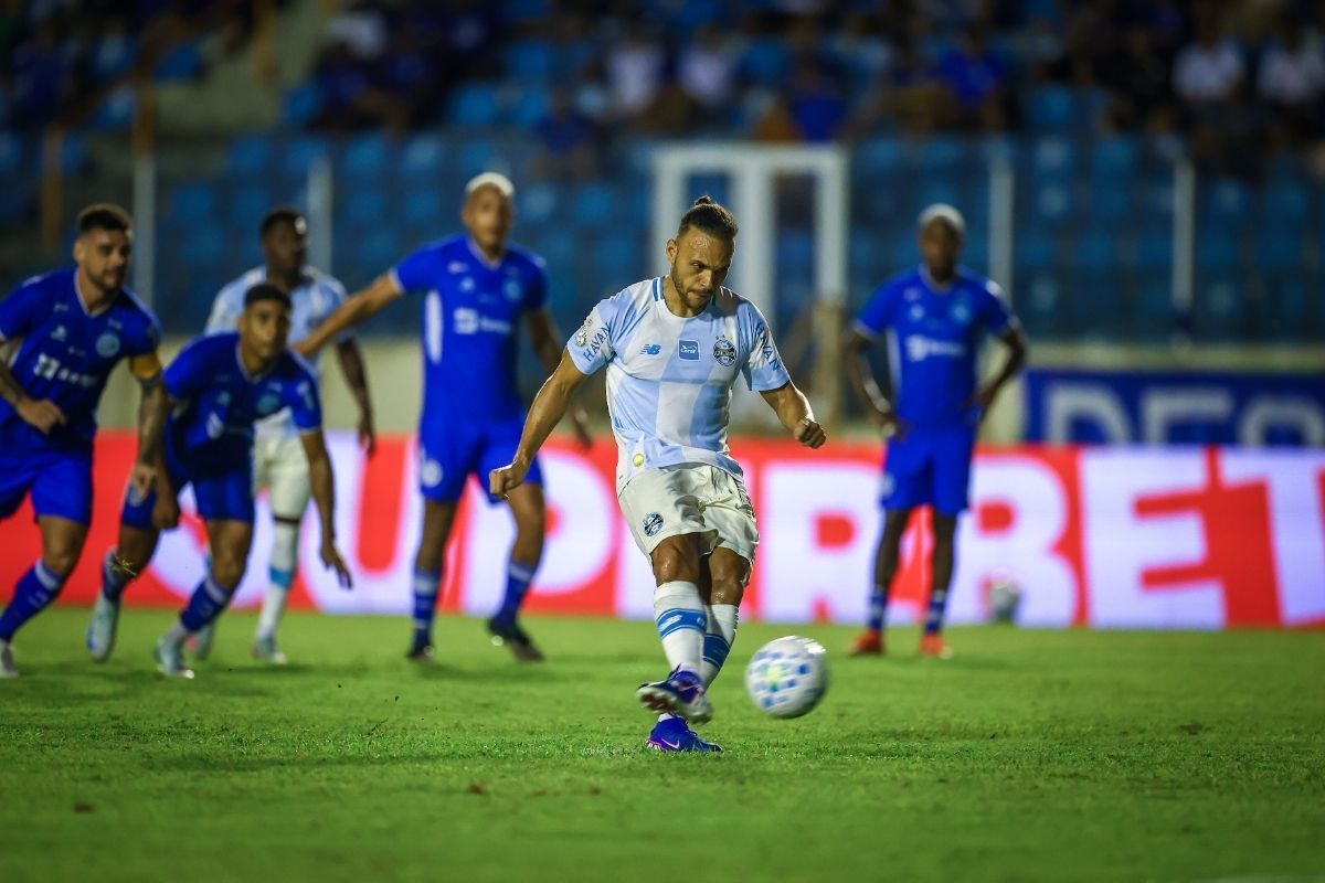 Com dois gols, Braithwaite entra no top-7 de artilheiros estrangeiros do Grêmio - Portal do Gremista