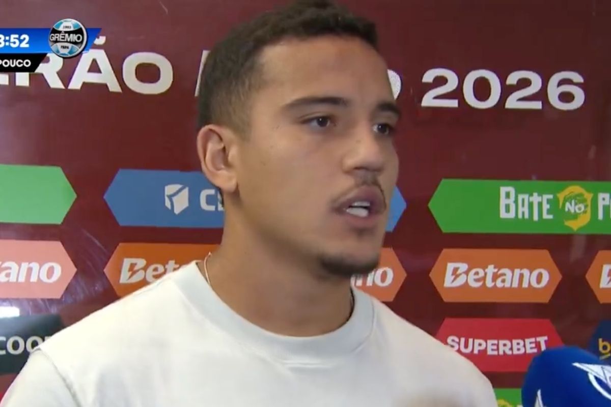 Grêmio, Gustavo Martins, Athletico-PR x Grêmio, Luís Castro, Vitor Severino, defesa Grêmio, Brasileirão, escalação Grêmio