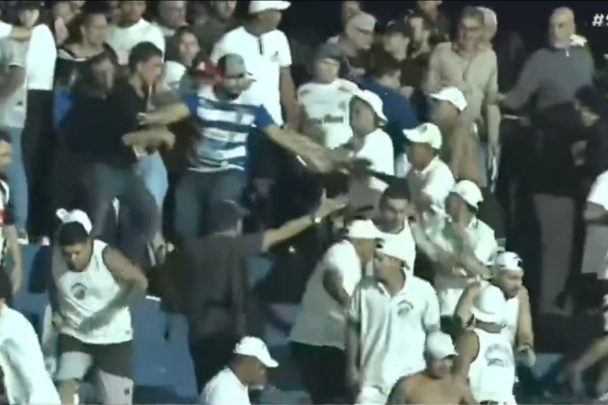 Briga generalizada da torcida do Santos
