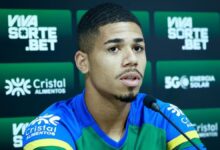 Grêmio define nova prioridade e abre negociação por lateral do Goiás - Diego Caito Grêmio Grêmio e Goiás seguem negociando Diego Caito. O principal impasse envolve a forma de pagamento, apesar da pequena diferença entre os valores.