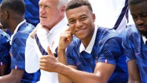 Mbappé chega à Copa do Mundo a um gol de marcas históricas pela França