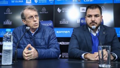 Grêmio recebe proposta do exterior por volante emprestado e toma decisão - Grêmio Grêmio recusou uma proposta do Al-Ain pelo volante Ronald, atualmente emprestado ao Fortaleza. O jogador tem contrato até dezembro de 2027.