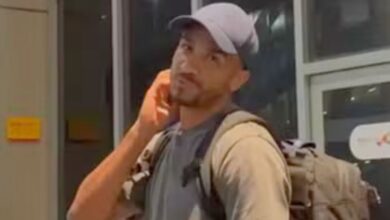 Após eliminação, delegação da Seleção retorna ao Brasil com apenas um jogador no voo - Brasil Danilo foi o único jogador da Seleção Brasileira a retornar ao Brasil no voo da CBF após a Copa. Rodrigo Caetano defendeu a permanência de Carlo Ancelotti.