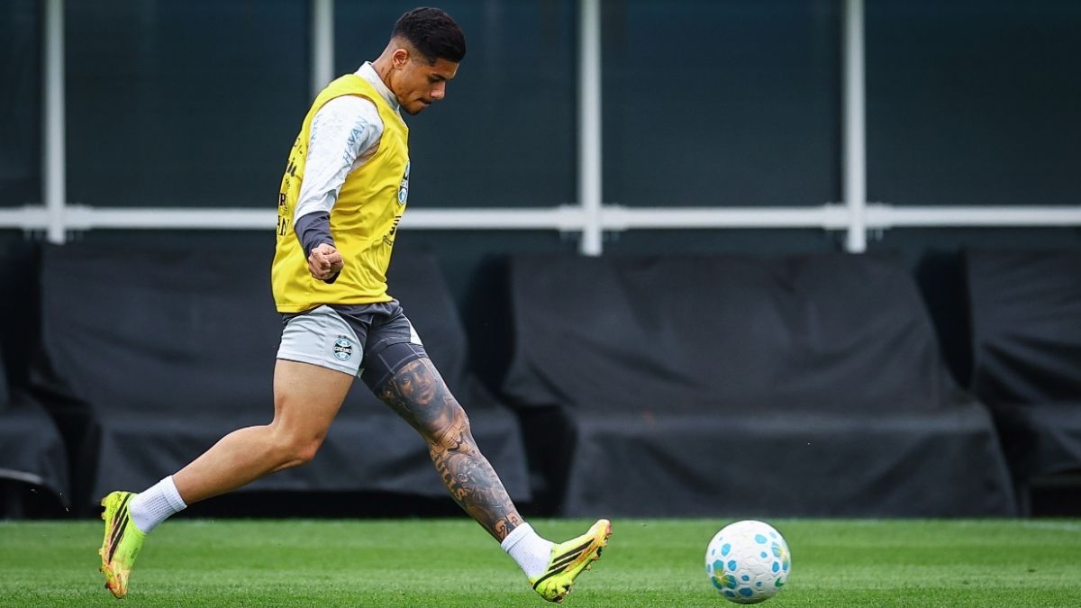 Diego Caito intensifica tratamento no ombro e corre contra o tempo para defender o Grêmio diante do Inter no Gre-Nal 454.