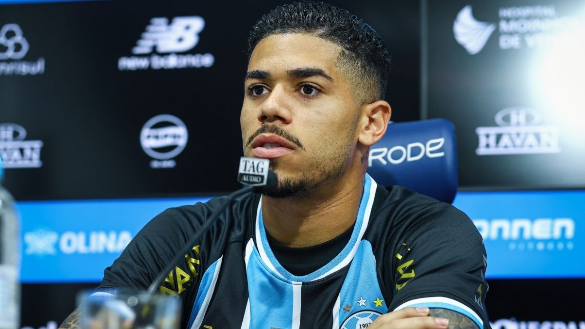 Diego Caito faz pedido a Luís Castro antes do Gre-Nal 454 - Diego Caito Gre-Nal 454 Diego Caito pediu a Luís Castro para jogar o Gre-Nal 454. Lateral passará por teste decisivo e, se liberado, será titular do Grêmio.