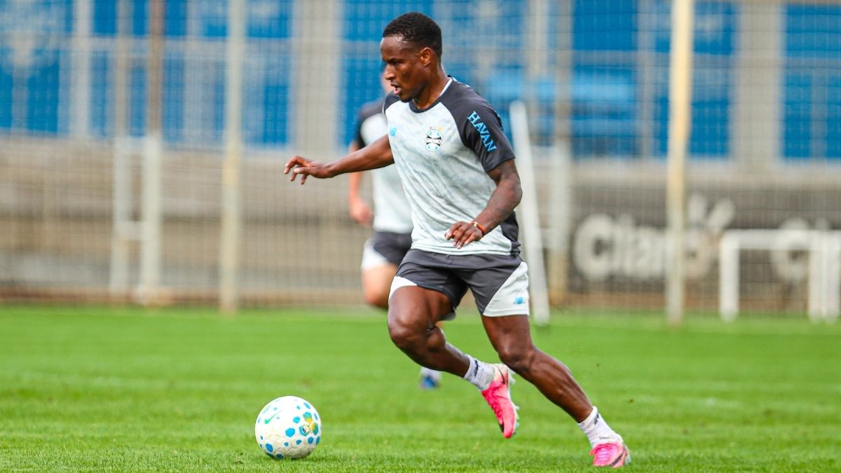 Jovane Cabral volta a treinar e pode reforçar o Grêmio contra o Vasco - jovane cabral gremio Jovane Cabral voltou a treinar após lesão muscular e pode reforçar o Grêmio contra o Vasco. Atacante será avaliado durante a semana.