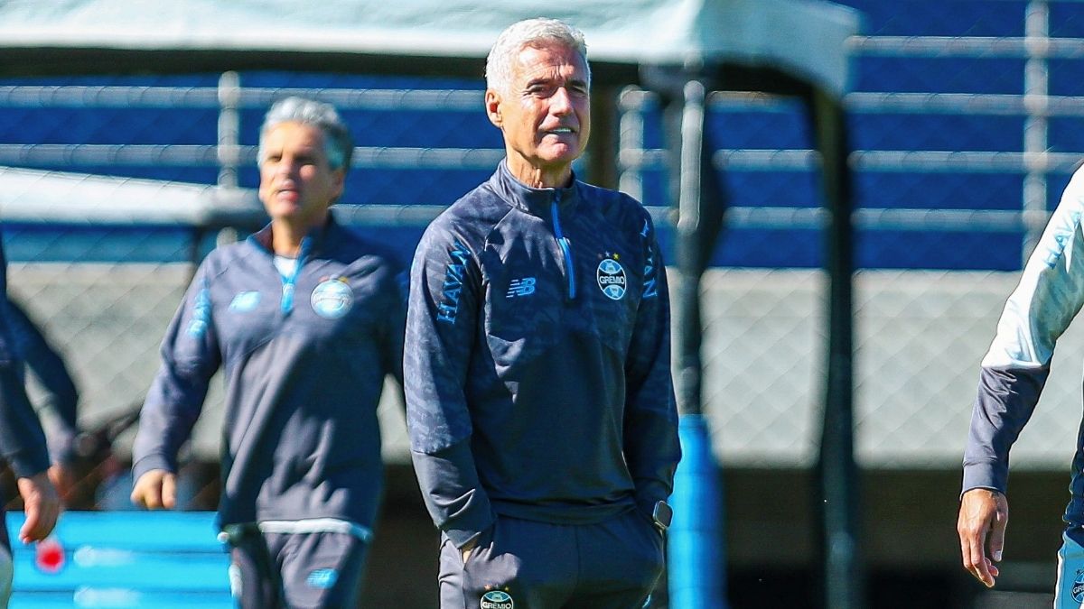 Grêmio muda rotina e toma medidas antes do Gre-Nal 453 - Gre-Nal 453 Grêmio promove mudanças nos bastidores para o Gre-Nal 453 e Luís Castro ainda precisa definir uma dúvida importante na defesa.