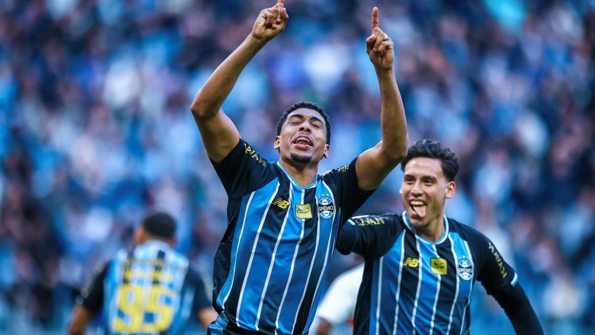 Grêmio vira pra cima do São Paulo e deixa a zona de rebaixamento do Brasileirão - Grêmio x São Paulo Confira como foi Grêmio x São Paulo pela 22ª rodada do Campeonato Brasileiro, com os principais lances, gols, destaques e o resultado da partida. Wallace