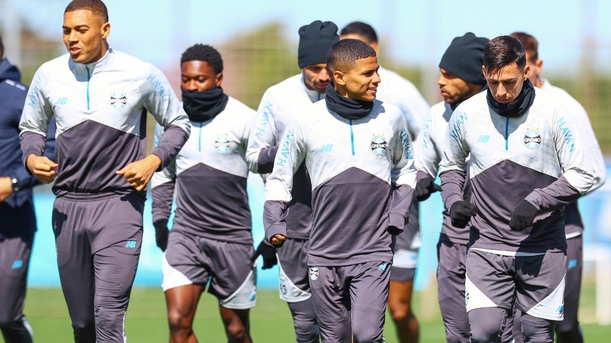 Luís Castro prepara quatro mudanças no Grêmio para tentar quebrar jejum no Brasileirão - Grêmio Brasileirão Grêmio deve ter quatro mudanças contra o Bragantino. Luís Castro prepara força máxima para buscar a primeira vitória fora de casa, veja.