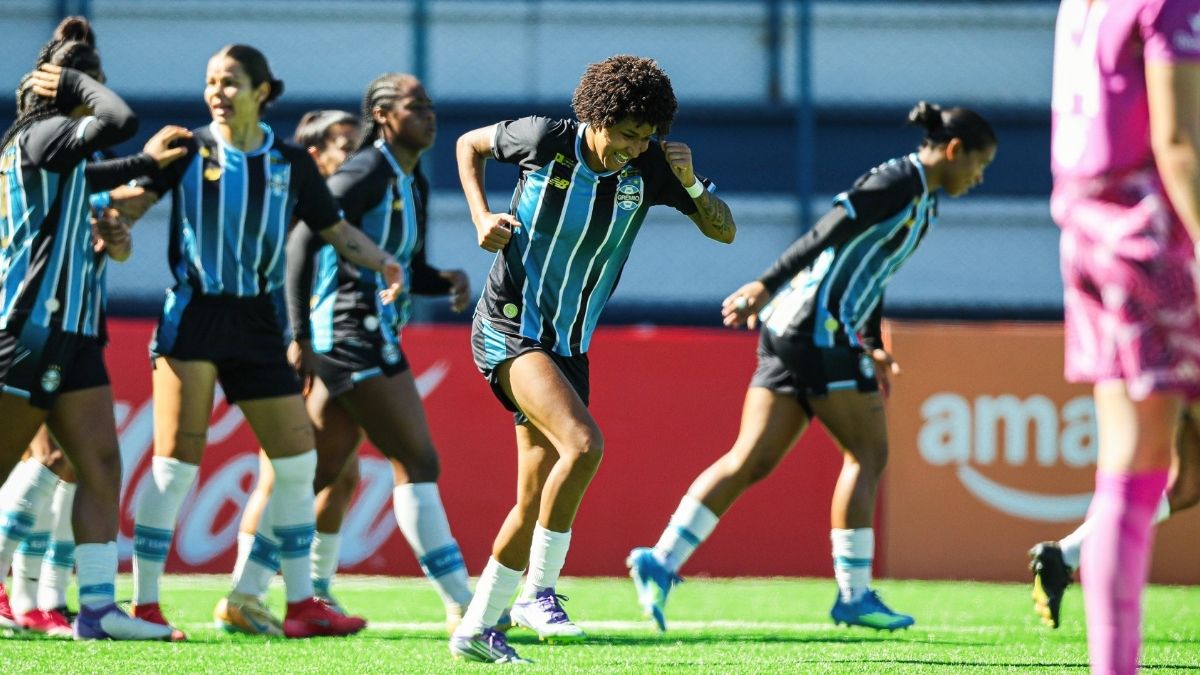 Grêmio vence o Cruzeiro, entra no G-8 e fica perto da classificação no Brasileirão Feminino - Grêmio x Cruzeiro Grêmio venceu o Cruzeiro por 2 a 0, entrou no G-8 do Brasileirão Feminino e depende apenas de si para avançar aos mata-matas.
