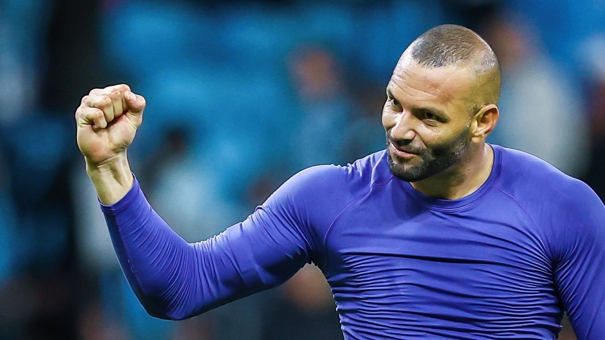 Weverton manda recado após reação do Grêmio e faz alerta para sequência: “Não baixar a guarda” - Weverton Grêmio Weverton valorizou as duas vitórias consecutivas do Grêmio, destacou a evolução da equipe e fez um alerta para a sequência do Brasileirão.