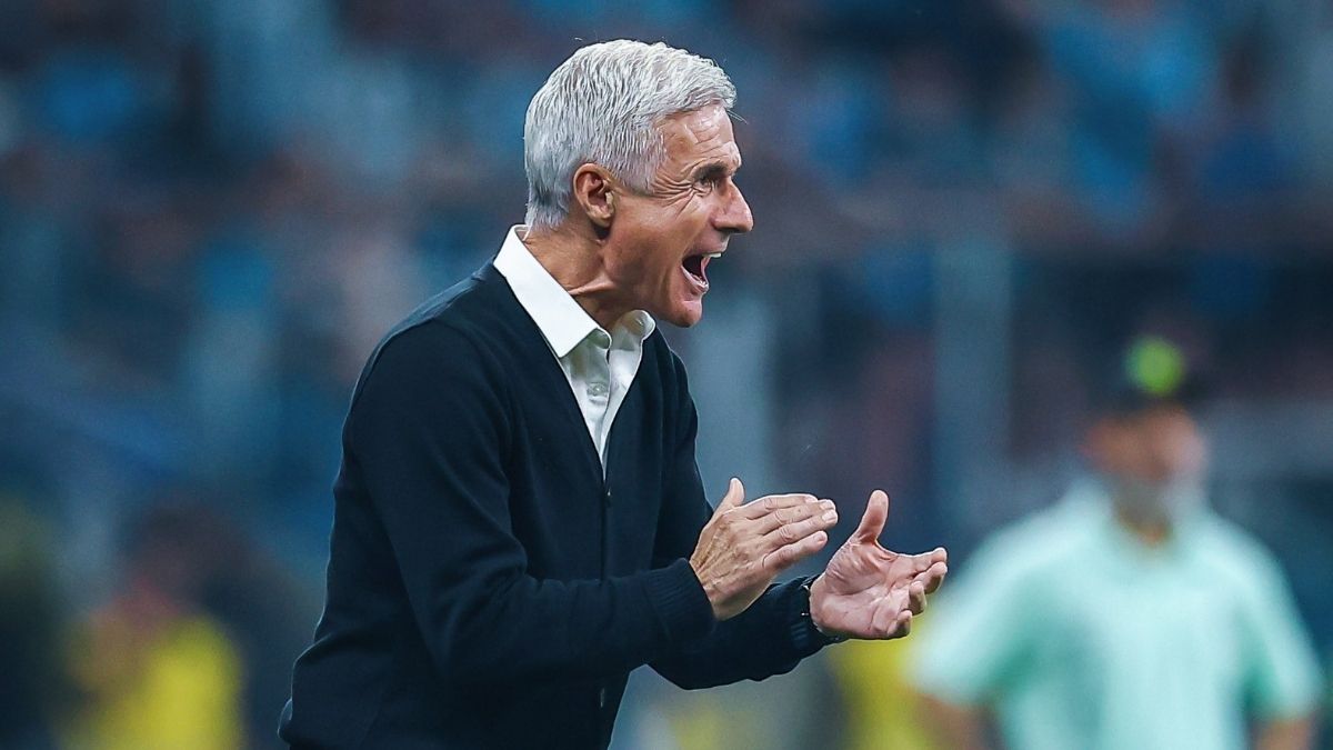 O Grêmio divulgou a escalação oficial para enfrentar o São Paulo pelo Brasileirão. Confira os 11 titulares escolhidos por Luís Castro para o duelo na Arena.