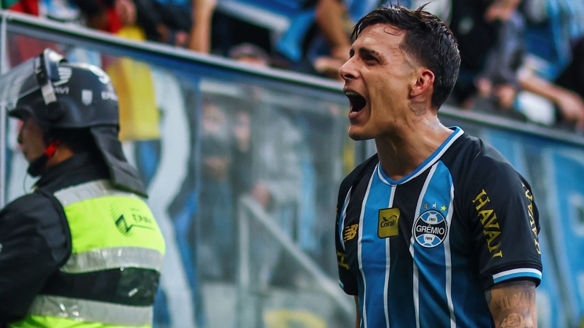 Salário de Pavón no Grêmio chama atenção; veja quanto argentino recebe por mês - Pavon Gremio Veja quanto Pavón ganha no Grêmio, o valor investido em sua contratação, até quando vai seu contrato e os números do atacante argentino.
