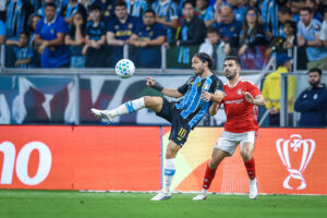 Krovinović surpreende Luís Castro por detalhe nos bastidores do Grêmio