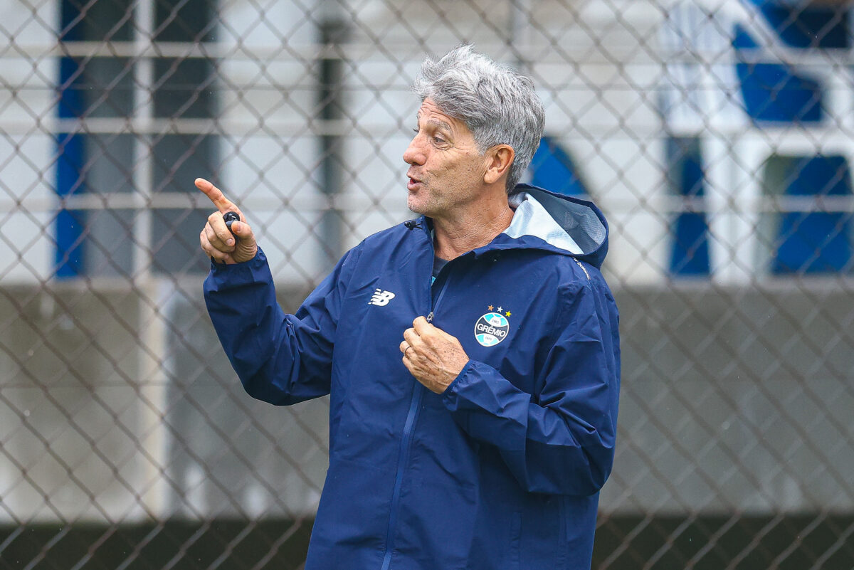 Renato explicou como utilizou os 17 dias sem jogos do Grêmio para ajustar o time, conhecer o elenco e ampliar a observação dos jovens da base.