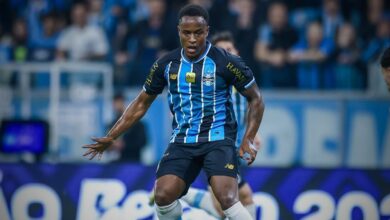 Jovane Cabral entra para a história e se torna o primeiro cabo-verdiano a marcar pelo Grêmio - Jovane Cabral primeiro cabo-verdiano Grêmio Renato e sua comissão cobraram Jovane Cabral após o atacante demorar na recomposição durante o empate entre Grêmio e Palmeiras.